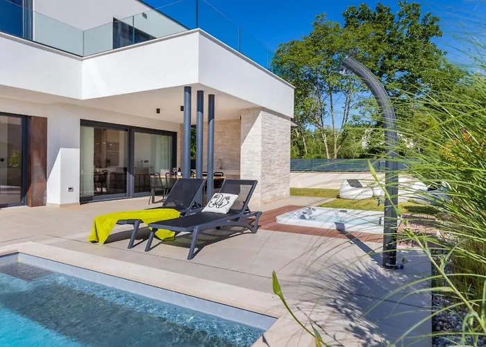 Villa Abarica By Villsy - With Heated Pool, Sauna, Jacuzzi Marasi