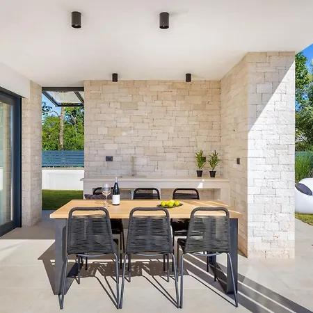 Villa Abarica By Villsy - With Heated Pool, Sauna, Jacuzzi