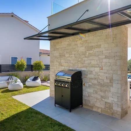 Villa Abarica By Villsy - With Heated Pool, Sauna, Jacuzzi *