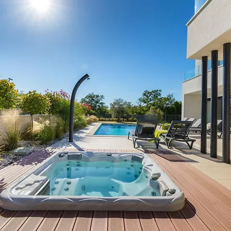 Abarica By Villsy - With Heated Pool, Sauna, Jacuzzi Marasi